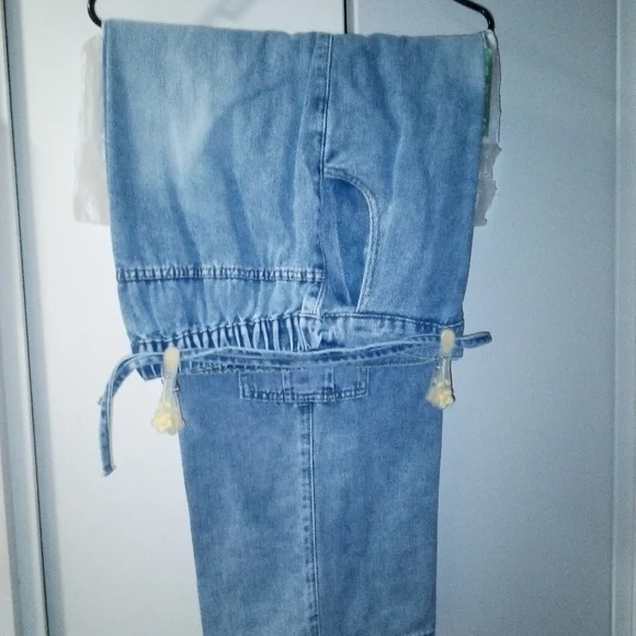 Women's Pants - Picture 3 of 9